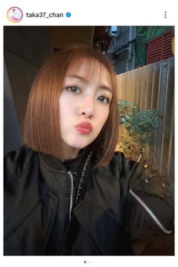 高橋みなみ、ボブヘアに“激変”　前田敦子も「可愛い」と絶賛　顔よりデカいスマホケースにも注目集まる