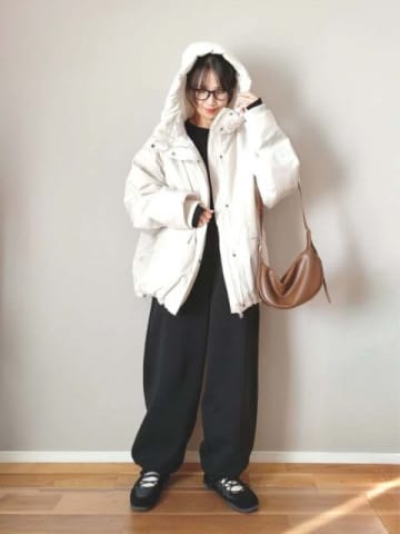 冬を彩る「白アウター」の着こなし。プチプラでも叶う顔映えコーデ集