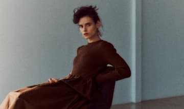 飾らなくても「シンプルなのに絵になる」 ワンピースの選び方