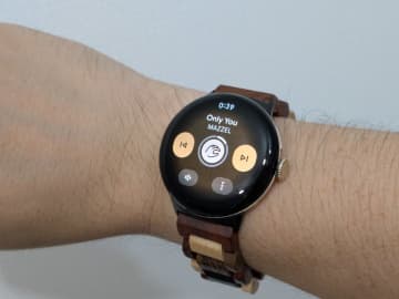 [みんなのケータイ]Pixel Watch 4の新機能「片手ジェスチャー」が地味に便利