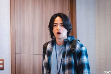 菊池風磨がヒーローに？　加藤浩次脚本・監督「こちら予備自衛英雄補?!」第1話場面写真公開