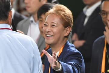 中居正広氏４００日ぶり〝肉声〟の舞台裏　仕事を犠牲にしてまで支えた恋人Ｍさん