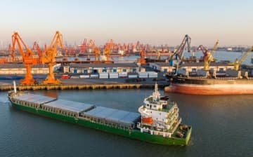 「幸先良いスタート」を切るべく活気づく港湾作業―天津市