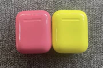 派手でもいい？ ピンクとイエローのAirPodsがテストされていた
