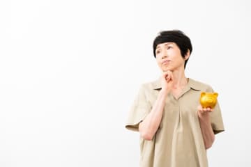 私は現在38歳のシングルマザーです。いま遺族厚生年金を受給中ですが、原則5年間の有期給付となると聞いたのですが本当ですか？ いつから制度変更が反映されるのでしょうか？