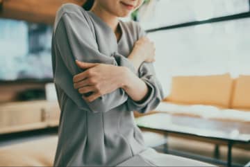 「気持ち悪かった」隣人が自宅の駐車場に投げ入れてきた“モノ”