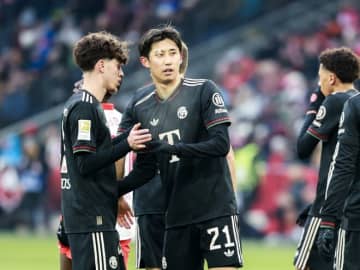 「うまぁーー！」「しっかり活躍してんの半端ない」ドイツ王者の日本人DFがチームの新年第１号弾を奪取！ ダイレクトボレーで決めた一撃に脚光「出るたびにゴール絡んでないか？」