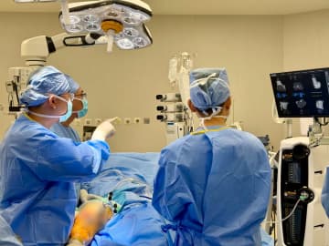 マカオ初の「Makoロボット」補助による人工膝関節全置換術が無事成功…協和マカオ医療センター