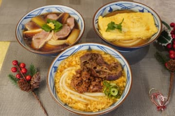丸亀製麺、身も心も温まる「肉がさね玉子あんかけうどん」と「だし玉肉づつみうどん」を発売