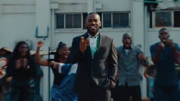 サッカーの試合がつまらなくなった？ なら見せてやれ ナイジェリアの伝説・オコチャがフィーチャーされたNIKE「Show Dem」