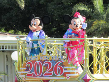 ミッキー＆ミニーも着物姿で登場！「東京ディズニーランドのお正月」
