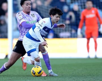 マイナス２度の極寒のなかタフにプレー。QPR斉藤光毅は森保Jでの“悔しさ”を糧にもがき続ける「結果を残せば世界が変わる」【現地発】