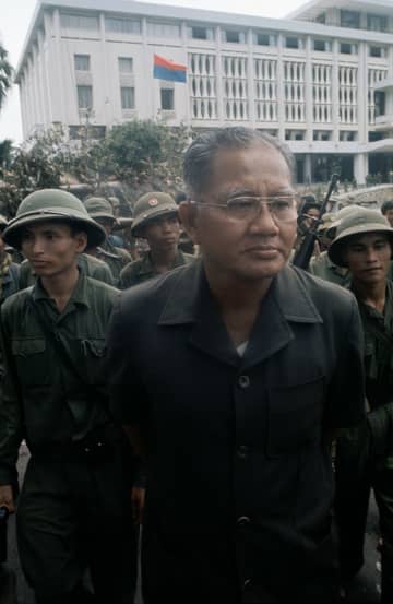 ベトナム戦争からの半世紀　その４４　空港が燃える