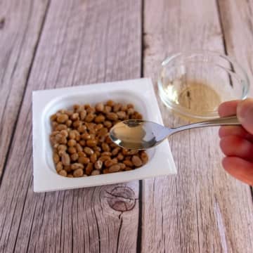 【納豆が劇的にうまくなる裏ワザ】「この食べ方しか勝たん」「家族全員どハマり」ふわとろ納豆の作り方