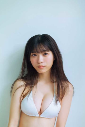 金澤亜美写真集が発売決定。透明感あふれる“初めて”の瞬間