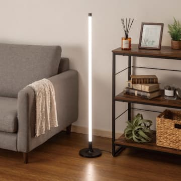 ニトリ、置き場所とらないバータイプのフロアランプ