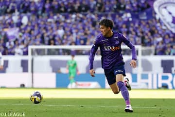 広島の“新11番”は加藤陸次樹！！　ユース出身の28歳FWが佐藤寿人氏らが着用した“伝統”を継承