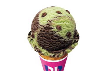 サーティワン限定アイスクリーム「ドバイ スタイル チョコレート」焦がしカラメル入りピスタチオ風味