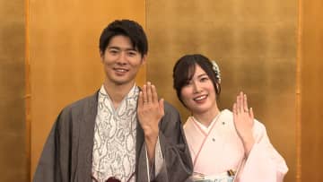 婚約指輪はミキモトパール!松井珠理奈・辻本達規結婚会見 呼び名は「じゅりちゃん」「たつ」プロポーズの言葉は「結婚してください」