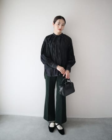 【ユニクロの濃グリーン】がオシャレ！ おしゃれママがお手本♡「パンツ着回しコーデ」