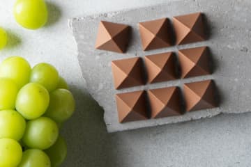 ルタオの“ピラミッド型”チョコ、バレンタイン限定マスカット＆アッサムティー味