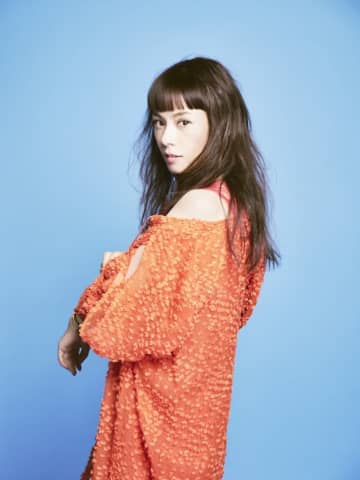 wyolicaのボーカリスト・Azumi、最新EP『STILL HERE』からリード曲「HERE feat. Tabu Zombie」を7インチアナログ盤にてリリース