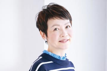 50代におすすめの【2026年最旬ショートヘア】2選。ハイライトで立体感をプラス！