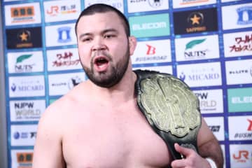 【新日本】デビュー即戴冠のウルフアロン、2.11大阪で初防衛戦！ 挑戦者は“H.O.T”成田蓮 1.5大田区で屈辱の凶器KO… 怒りのウルフが報復宣言「ふざけんな、かかってこい」