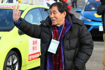 欽ちゃん元気そう...！萩本欽一84歳、「仮装大賞」ゴージャス衣装で香取慎吾と笑顔2ショット