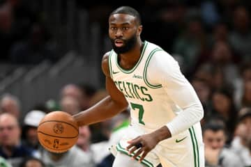 「彼は第１オプション。バットマンの看板を持っている」MVP級の活躍を続けるブラウンを元選手が称賛＜DUNKSHOOT＞