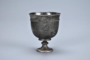 中国唐代の墓から西域の特色ある金銀器が出土