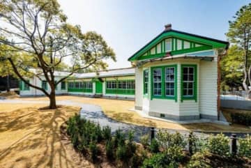 国の登録有形文化財がスタバに　横浜「旧長濱検疫所一号停留所」