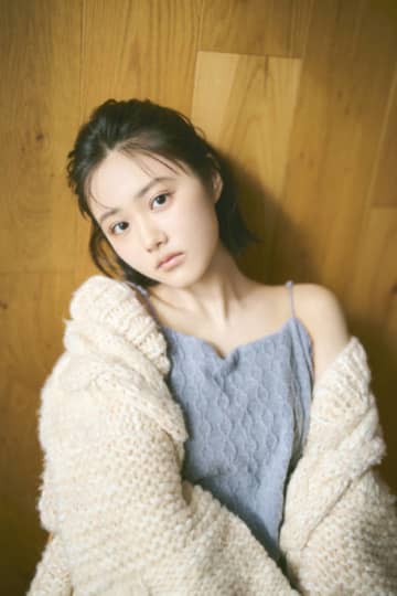 原菜乃華、ほっそり美肩チラリのキャミソールSHOT披露！天真爛漫で等身大の姿にキュン