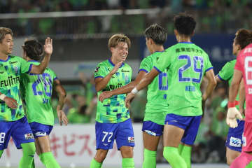 「センスの良いデザイン」「とても刺さる」湘南が発表した“最後”の新ユニホームに反響！「爽やか」「やっぱかっこいいっす」など好評