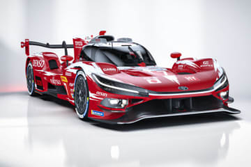 トヨタが進化した新型ハイパーカー『TR010ハイブリッド』を初披露。カラーリングも刷新