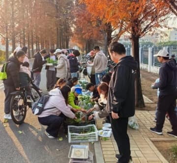 武漢大学生が販売する自分たちで育てた野菜が売り切れ続出に―湖北省武漢市
