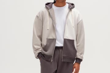 ニューバランス×ビームス“名作スニーカー”着想ウェア、パーツごとに色を切り替えたパーカーなど