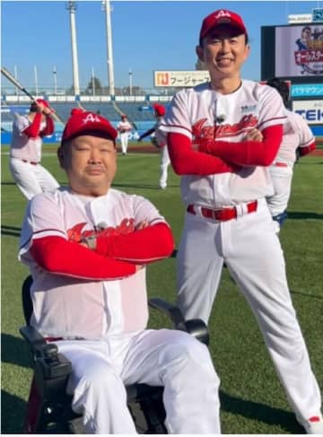 左足切断を乗り越えハチミツ二郎がテレビ復帰！車いすで打席に立つ姿に有吉弘行や出川哲朗も涙した芸人仲間の熱き絆