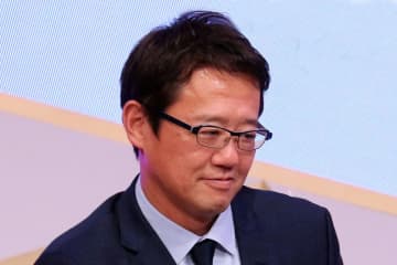 古田敦也氏が試合で“赤のミット”を使用した理由　「青よりも…」高津臣吾氏が明かす真相