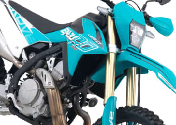 KOVE「450 ENDURO Re」日本発売予定　本気の軽量オフロードバイク