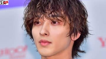 横浜流星、「人気者になっても変わらず」ファンを想う色付きメガネ＆無精髭姿で恒例「初日の出ショット」