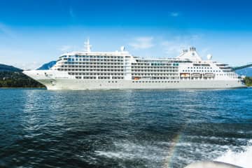 世界一周クルーズの費用相場を徹底解説｜理想の旅を叶える予算別ガイドと知っておきたい総額のリアル