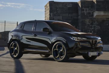 内装はアルカンターラ！上質すぎる「ジュニア」限定車が日本上陸