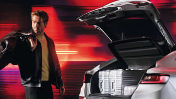 ルノー、「アルカナ エスプリ アルピーヌ」にパワーテールゲートを新採用 価格は据え置き