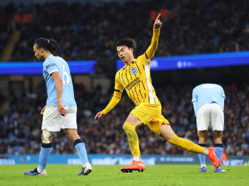 サッカー、三笘が今季2点目　プレミアリーグ、同点ゴール