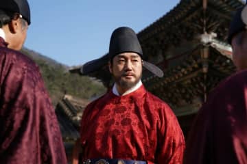 映画「王と生きる男」ユ・ジテ、ハン・ミョンフェを演じる…圧倒的な存在感