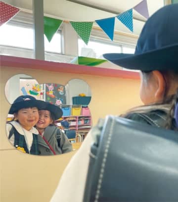 「ワーレン」姿見が新たに壁貼りタイプでリニューアル！割れない安全設計に新デザインも登場