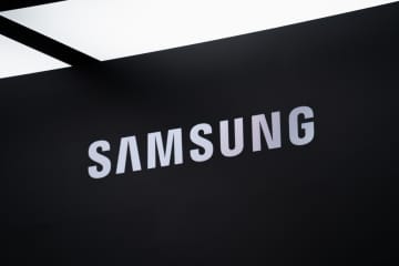 サムスン営業益3倍超　10～12月期、過去最高