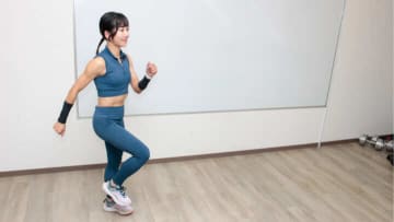 室内散歩を8分！足踏みエクササイズ×立ち腹筋で、運動不足対策＆お腹の引き締め（まずは週1）