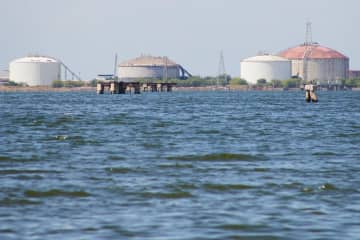 ベネズエラ原油を「無期限」管理　米国、世界市場への販売に着手